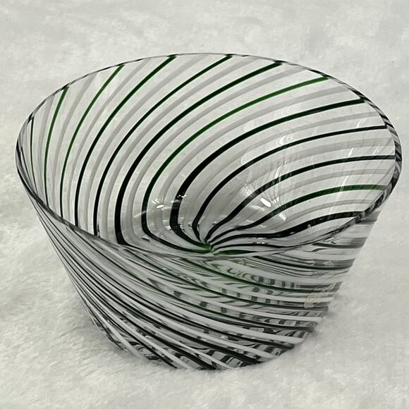 Eastern Hand Made Art Glass Bowl Green & White Swirl Ribbed Design 4.75"x2.5" - Picture 1 of 7